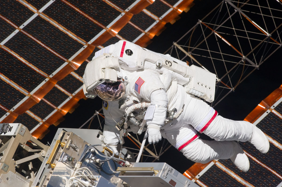 Shuttle Astronauts Perform Mission's 4th and Final Spacewalk